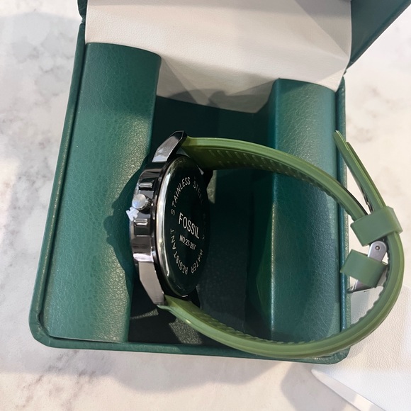 NIB Fossil watch - Picture 5 of 6